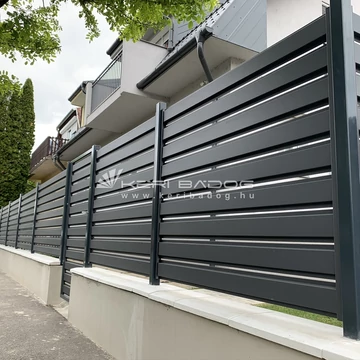 Fényes színes lemez kerítés deszka, fehér alumínium RAL9006