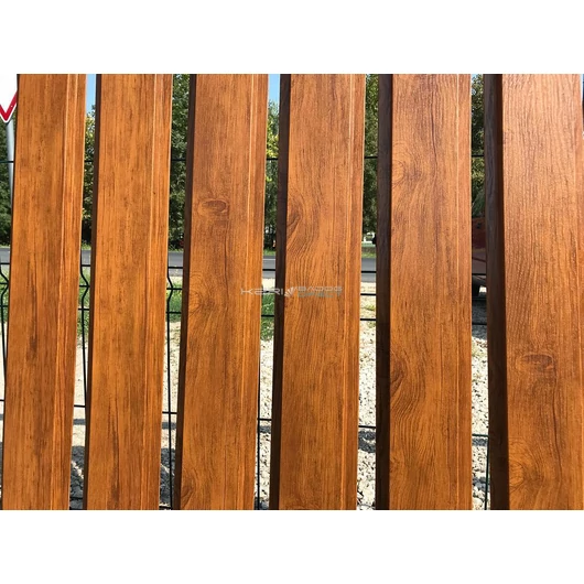 Aranytölgy mintás lemezkerítés elem